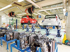 自動車実習工場の写真
