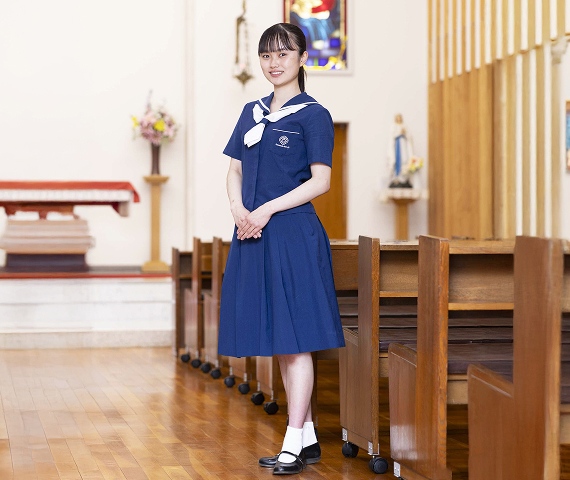 夏服女子の画像